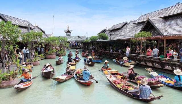 Bangkok - Pattaya (B,L)